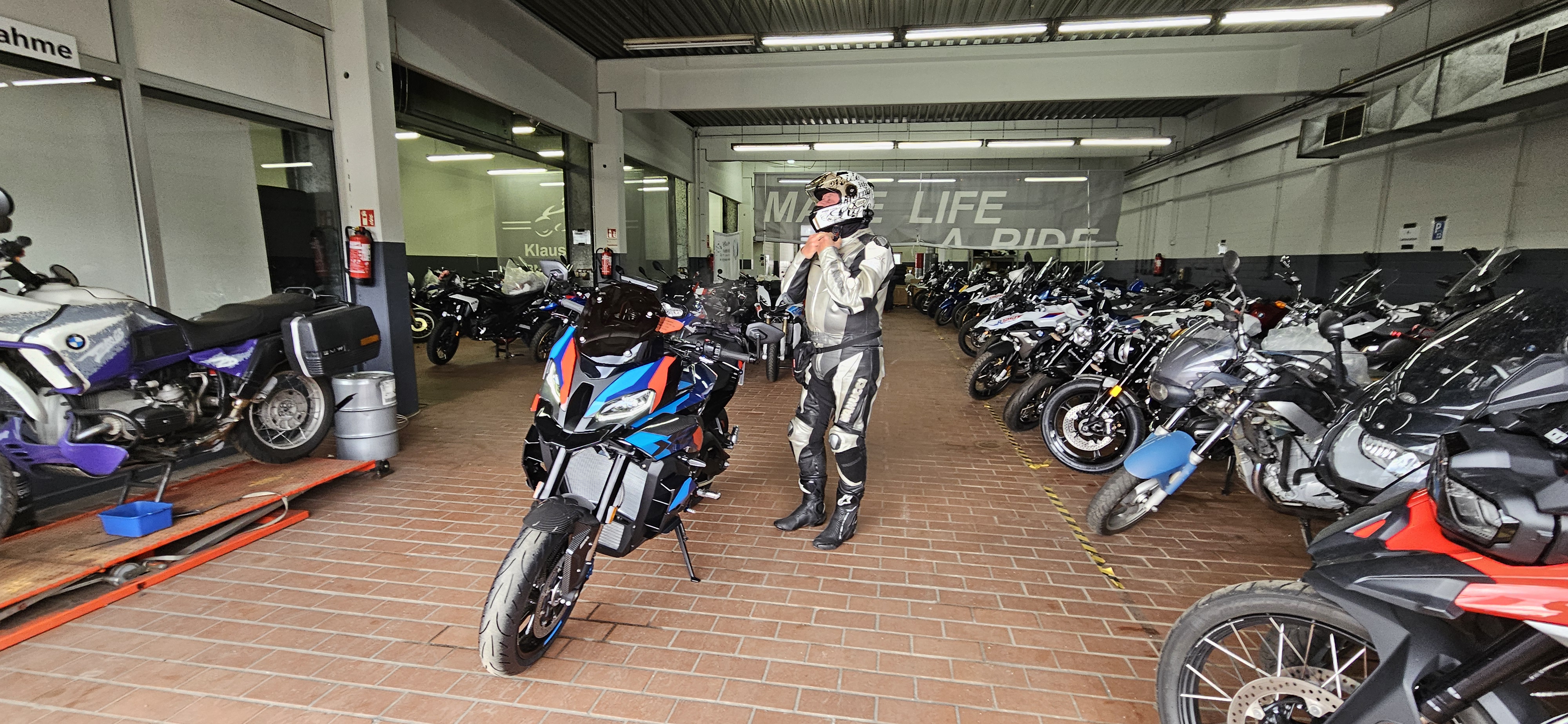 Klaus Mayer GmbH & Co. KG. BMW-Motorrad-Vertragshändler